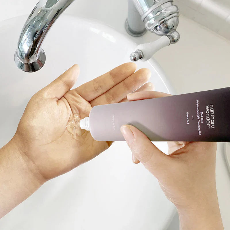 Haruharu Wonder Black Rice Moisture 5.5 Soft Cleansing Gel